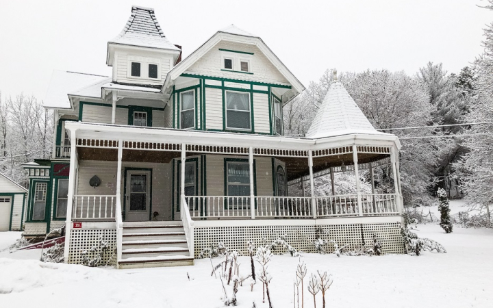 Antique-rose-inn-windham-upstate-ny-catskills-winter-bed & Breakfast