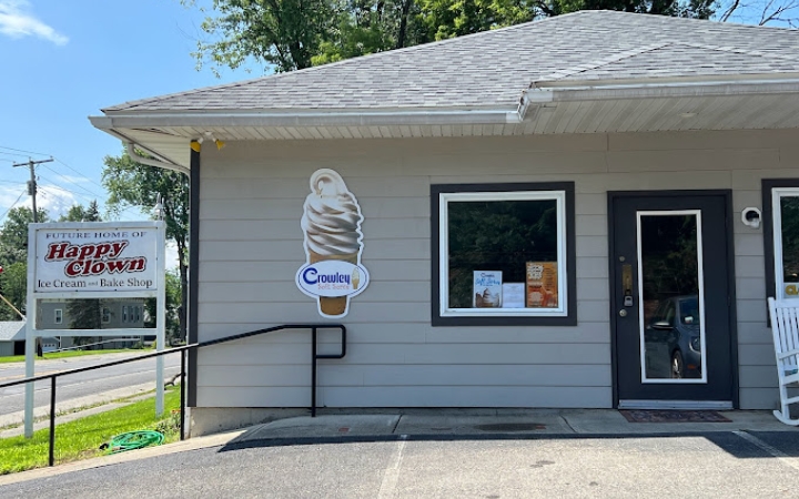 Happy-clown-ice-cream-bake-shop-greene-county