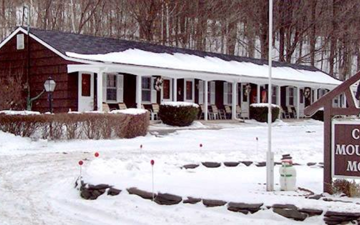 clean-comfy-motel-continental-breakfast-close-to-windham-mountain
