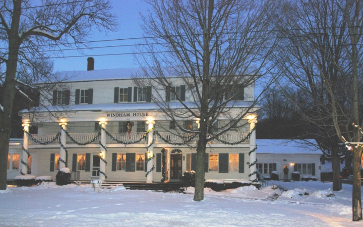 mountain-view-winter-lodging-christmans-windham