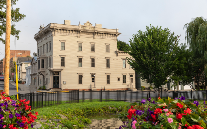 The-Stewart-House-Great-Northern-Catskills-Historical-Lodging-1883-Tavern-Waterfront-Dining