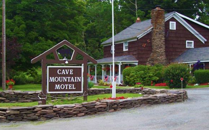 cave-mountain-motel-affordable-motel-with-mountain-views-near-hunter-mountain